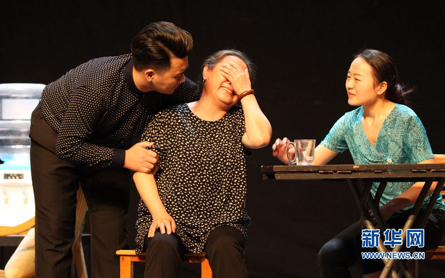 “金刺猬”獎話劇《當歸》在許昌精彩上演 “金刺猬”獎話劇《當歸》在許昌精彩上演