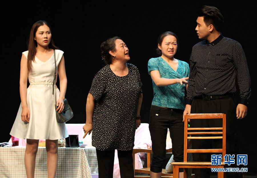 “金刺猬”獎話劇《當歸》在許昌精彩上演 “金刺猬”獎話劇《當歸》在許昌精彩上演