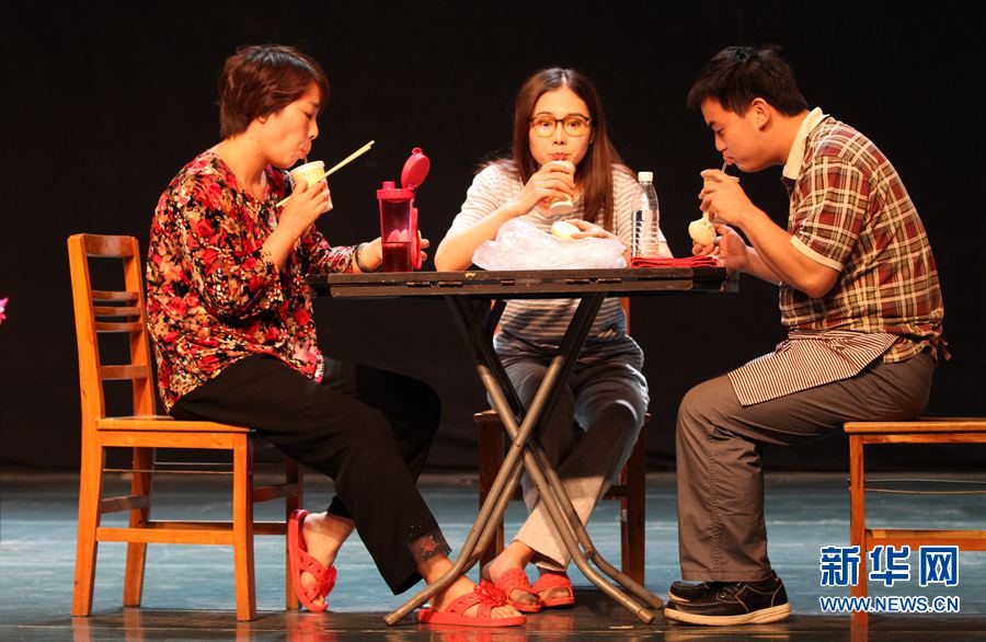 “金刺猬”獎話劇《當歸》在許昌精彩上演 “金刺猬”獎話劇《當歸》在許昌精彩上演