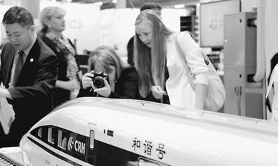 ȥ10жp˸FDڵĪ˹ƇH(chung)°l(f)չՓg_˹^^зչĸFģ